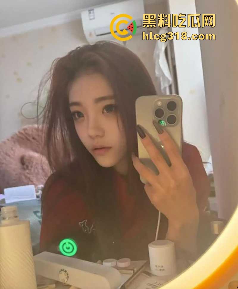 抖音网红【然后的然】直播PK为拉人气票竟现场脱衣服,全裸奶子小穴全露大放送,热心观众纷纷录屏!-6