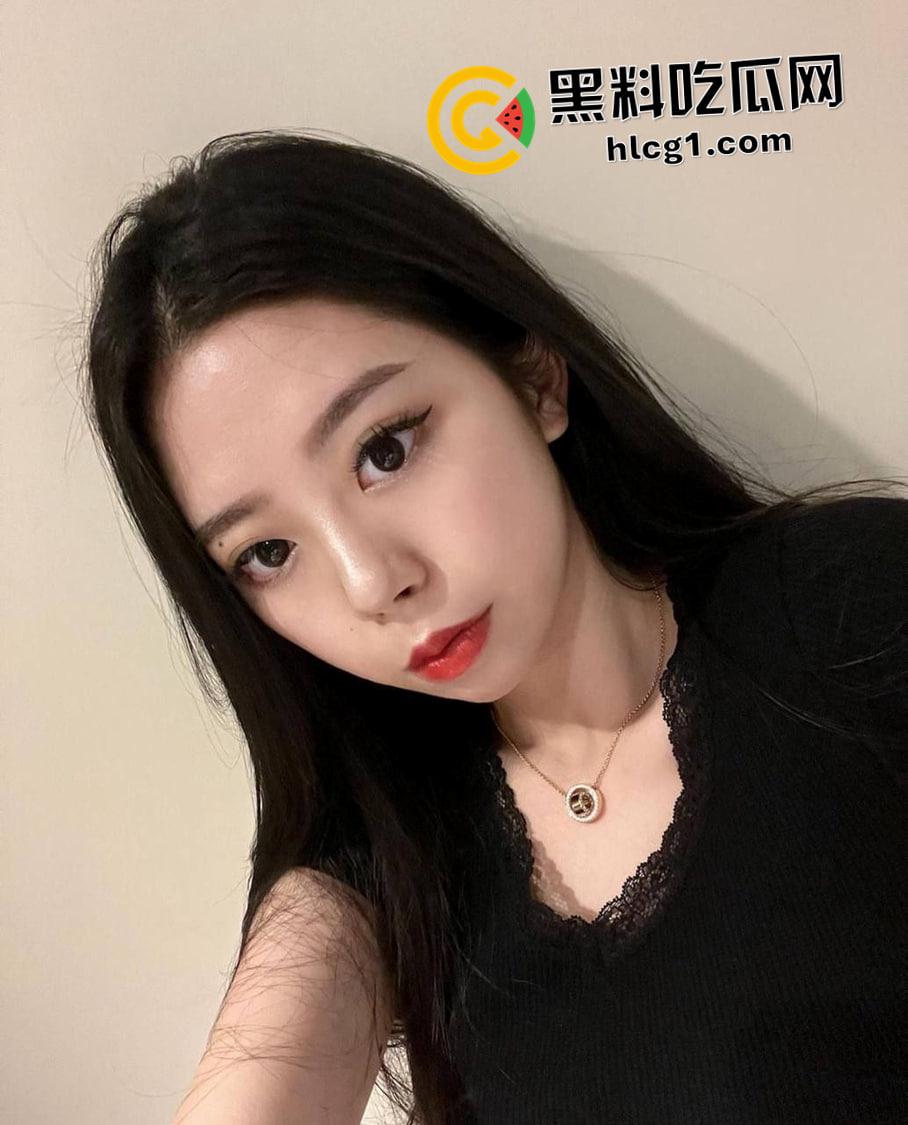 瓜友投稿！风骚女友超骚浪叫 捏下奶子就洪水泛滥 清纯的眼神大大的性欲-2