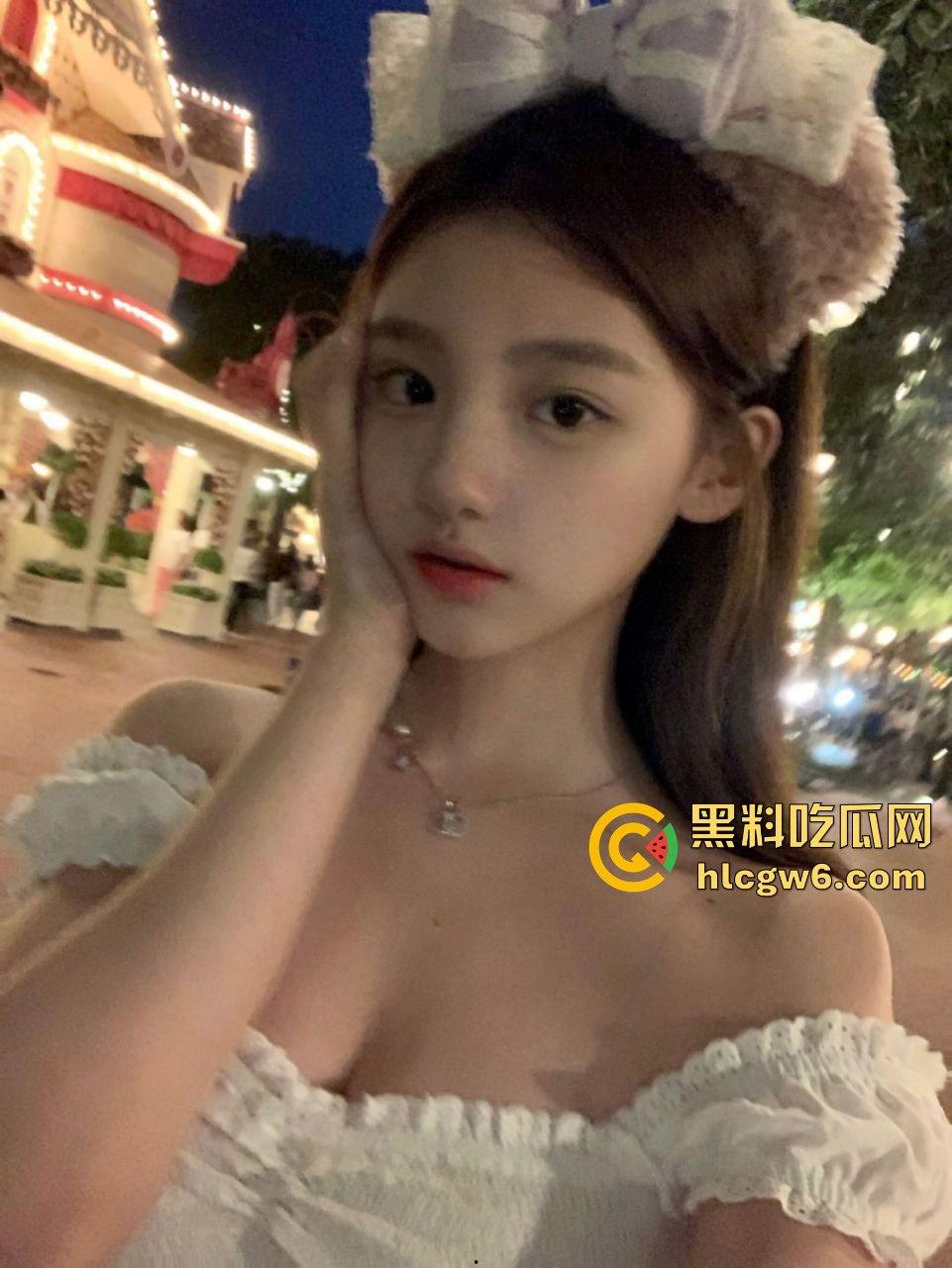 石家庄拜金人妻【林科汝】背着老公借口住闺蜜家,深夜出来陪两开路虎哥们3P,伺候得人骨头都酥了LV到手!-4