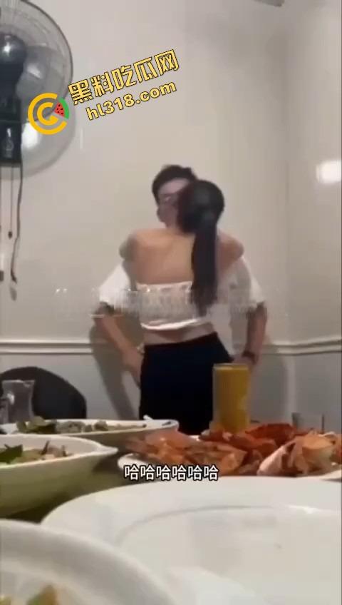 同学聚会惊现大奶初恋白月光,喝多非要炫耀胸大还强行舌吻,老公在家打游戏,这波到底谁才是现任?-1