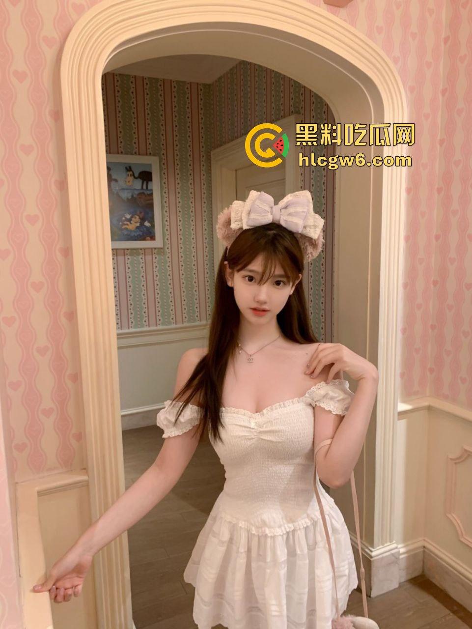 石家庄拜金人妻【林科汝】背着老公借口住闺蜜家,深夜出来陪两开路虎哥们3P,伺候得人骨头都酥了LV到手!-6