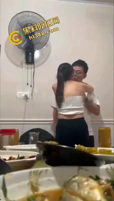 同学聚会惊现大奶初恋白月光,喝多非要炫耀胸大还强行舌吻,老公在家打游戏,这波到底谁才是现任?-4