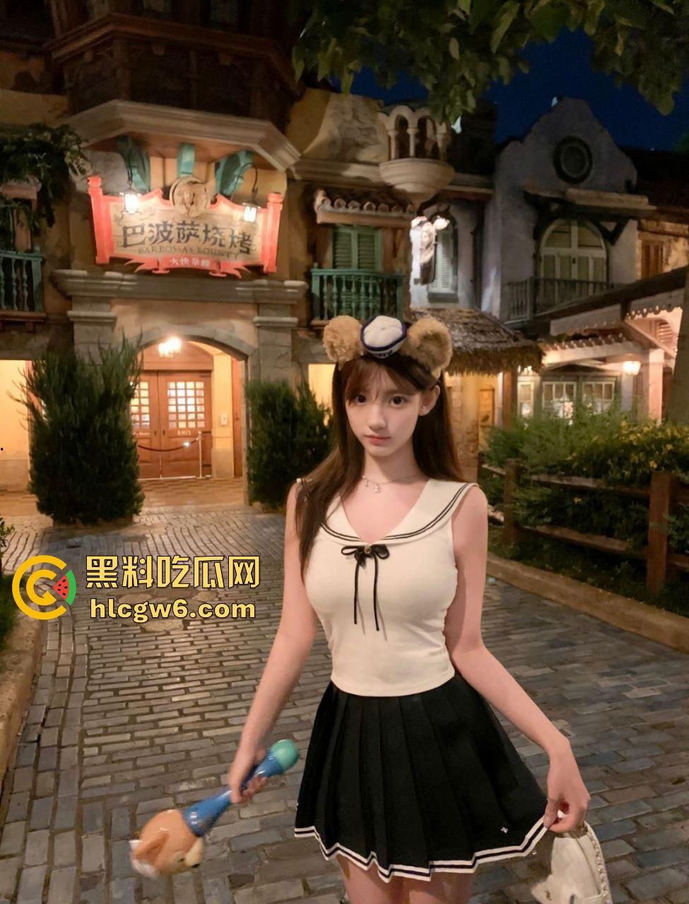 石家庄拜金人妻【林科汝】背着老公借口住闺蜜家,深夜出来陪两开路虎哥们3P,伺候得人骨头都酥了LV到手!-10