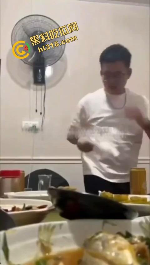 同学聚会惊现大奶初恋白月光,喝多非要炫耀胸大还强行舌吻,老公在家打游戏,这波到底谁才是现任?-6