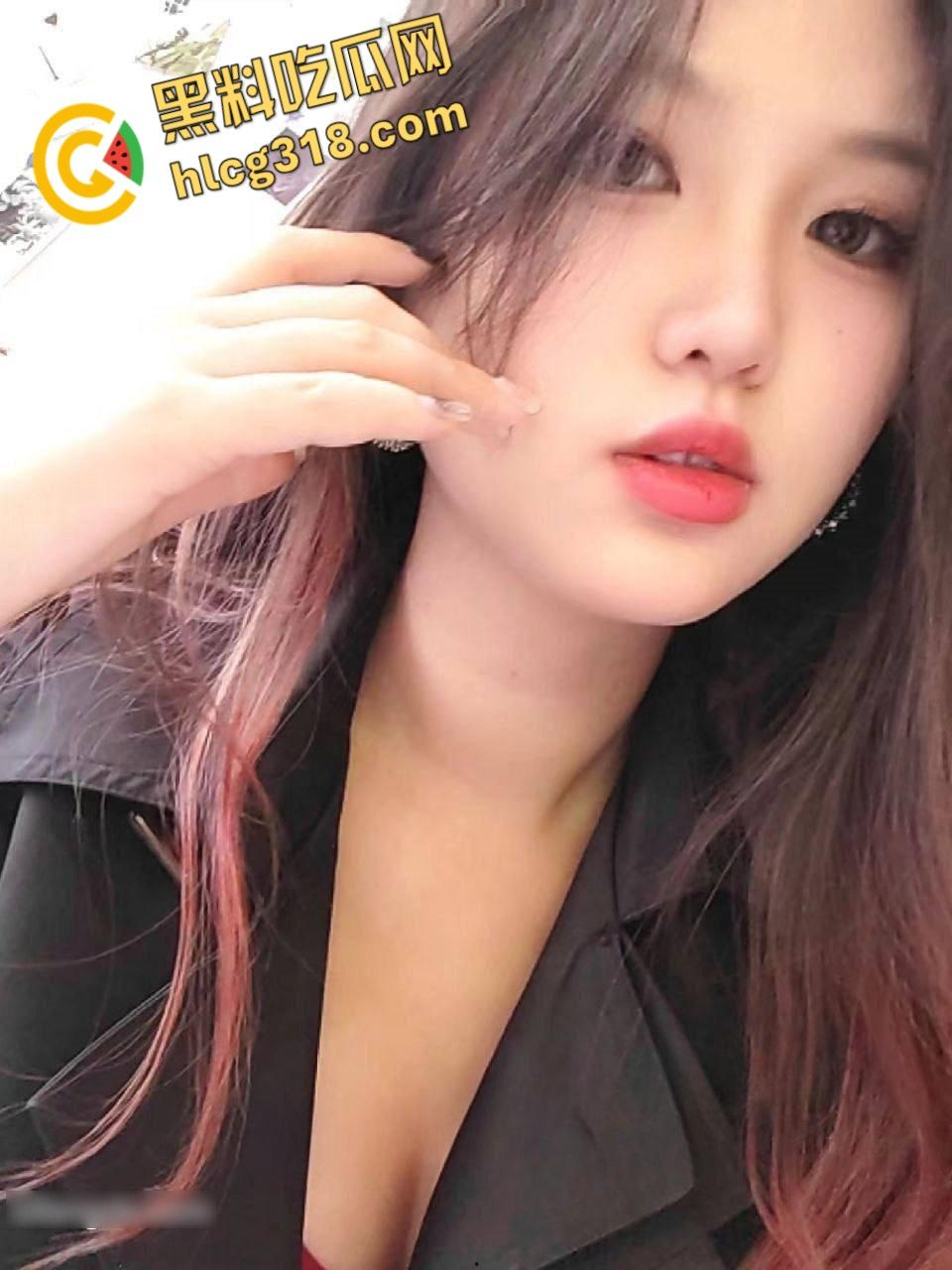 成都反差尤物【孙惠】，清纯外表脱衣服还害羞，主动口交足交轮番上，无套后入娇喘爽翻白眼 ！-3