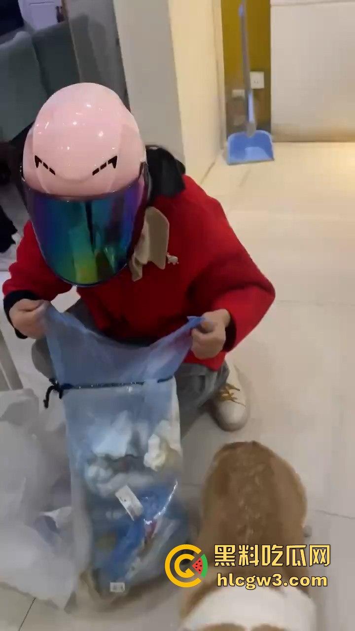 上万金戒指不翼而飞 原是保洁大妈顺手牵羊 对质录音曝光 这演技不得给大妈颁个奥斯卡嘛？-3