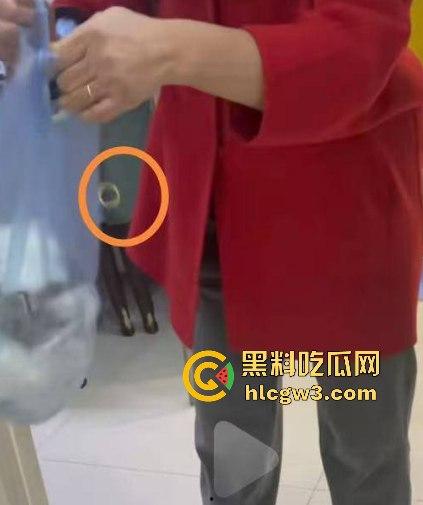 上万金戒指不翼而飞 原是保洁大妈顺手牵羊 对质录音曝光 这演技不得给大妈颁个奥斯卡嘛？-6