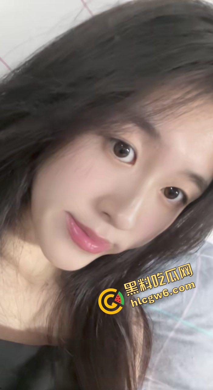 抖音湖南工业大专反差婊骚鸡『沛沛不会扭』私拍脱衣裸露大奶供金主观赏！原创独家真实曝光！-3