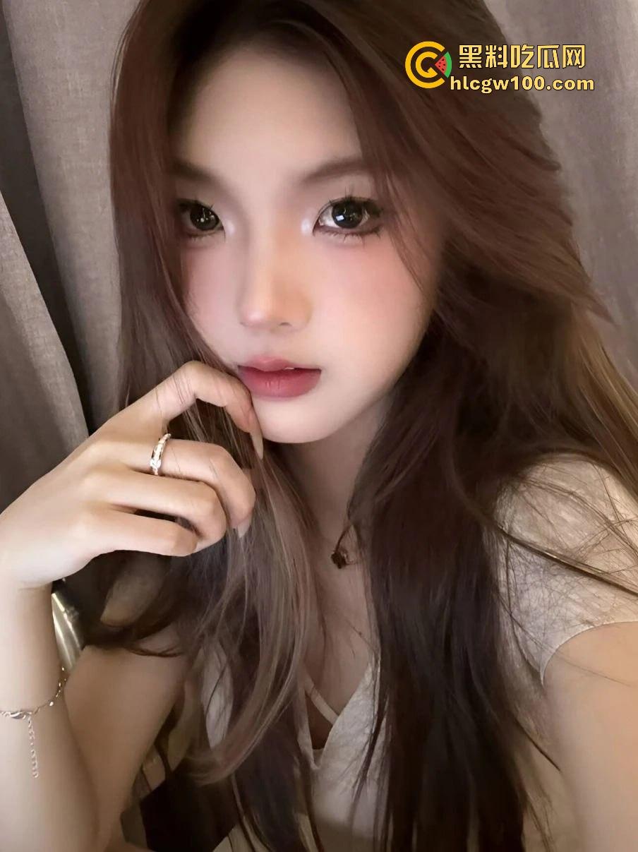 四川成都21岁美少女【林意如】多段大尺度视频外泄，清纯表面下的骚浪让人顶不住，男朋友看了估计会直接裂开！-1