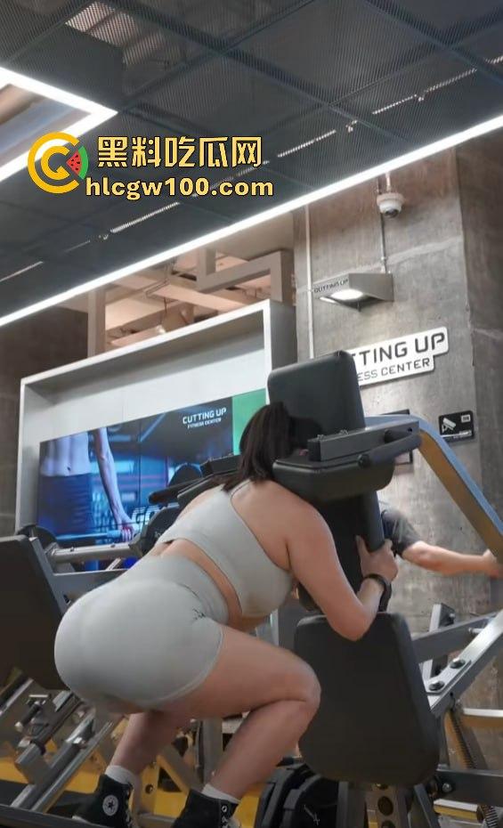 抖音健身网红『蓓蕾秋语』不雅洗澡自拍视频疯传 这翘臀太顶辣到爆 15cm以下兄弟直接劝退小鸡鸡 !-3