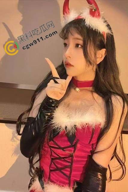 海角大神亲姐生日夜狂欢:在餐厅包间被按耻辱椅,连续喷射,回家更疯狂,无套爆操嫩穴,高潮不断-1