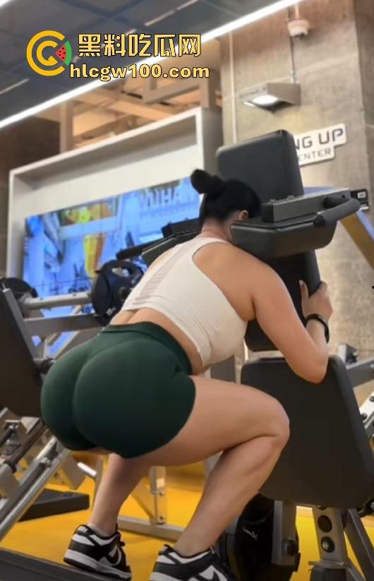 抖音健身网红『蓓蕾秋语』不雅洗澡自拍视频疯传 这翘臀太顶辣到爆 15cm以下兄弟直接劝退小鸡鸡 !-16