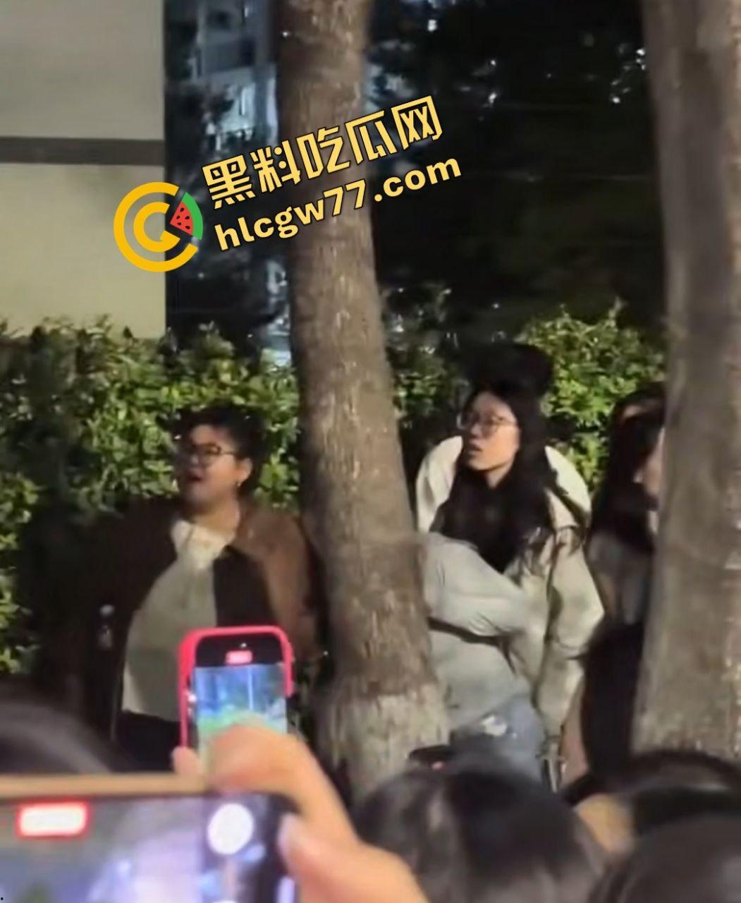 昨晚宣城高中楼下惊天大瓜!纯情男被嫌痘脸甩,闺蜜推新欢,哭瘫宿舍楼下成青春疼痛神剧!-2