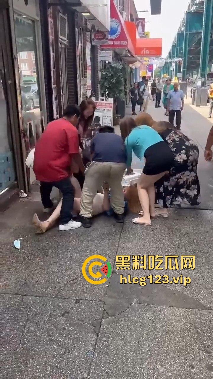 纽约华人区站街女为抢客户互殴,白天华人打晚上洋马拼,唐人街的行情卷成这样了?-3