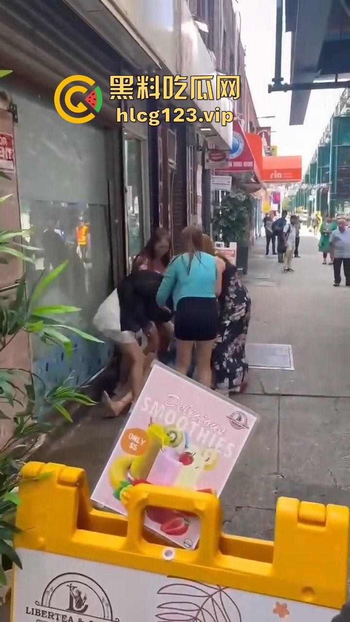 纽约华人区站街女为抢客户互殴,白天华人打晚上洋马拼,唐人街的行情卷成这样了?-5