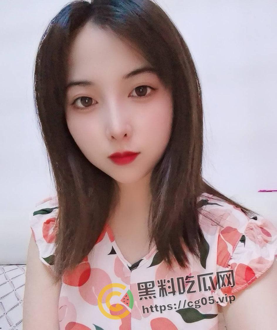 福州时代中学女老师和光头教导主任学校偷情 楼道里来一发 还玩婚纱cos 中学都要身体上位了吗-3