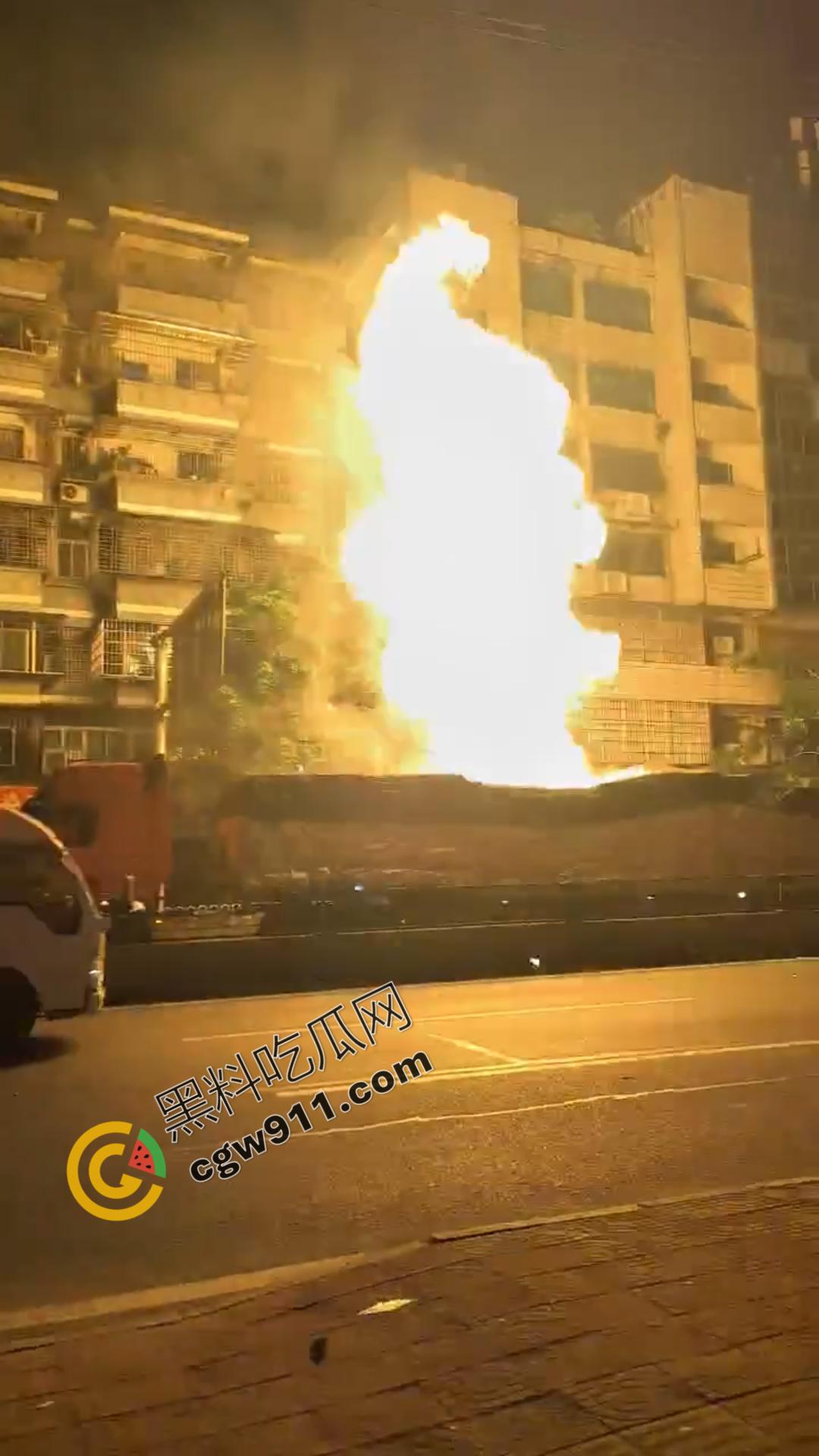 广州白云区货车爆炸险酿惨剧!滔滔大火,硝烟弥漫,爆破连连,现场独有的耀眼与震撼,不容错过-2