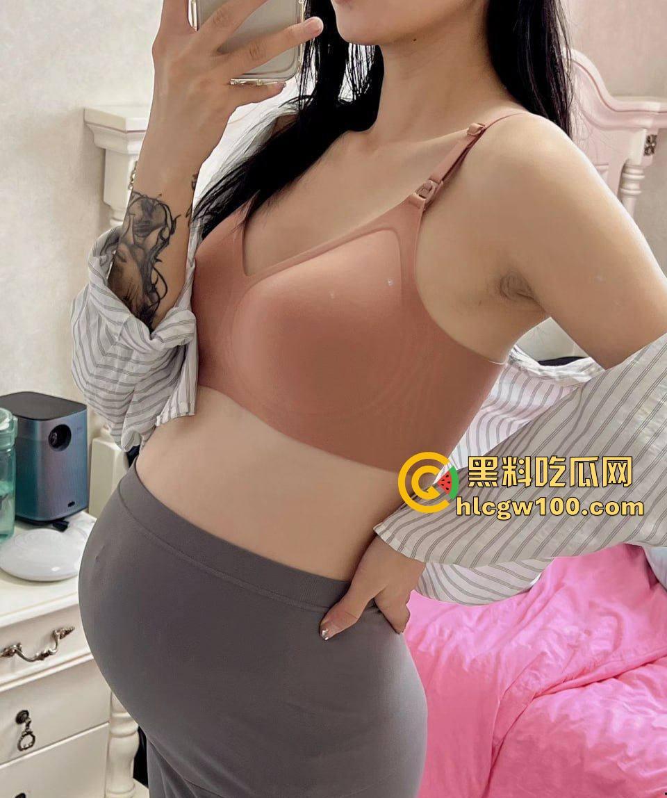 小红书【露露呀】怀孕前骚浪视频流出,镜头前全是骚货操作,老公看了怕是得怀疑人生,这系列小红书永远见不到!-2