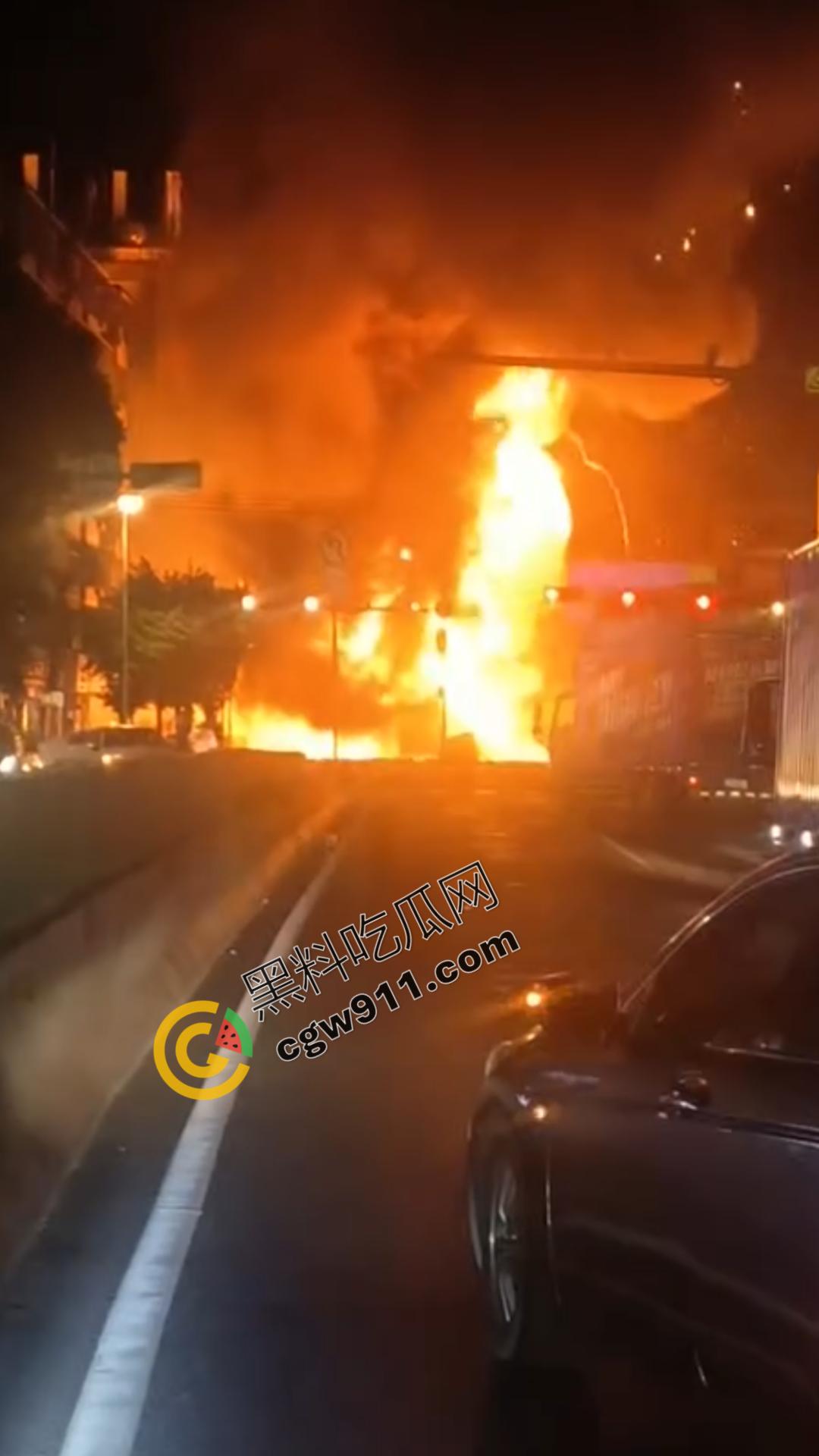 广州白云区货车爆炸险酿惨剧!滔滔大火,硝烟弥漫,爆破连连,现场独有的耀眼与震撼,不容错过-4