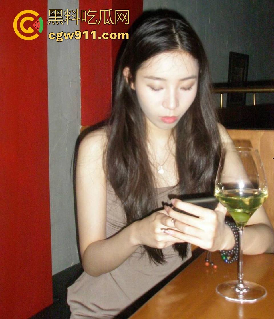 西安大学极品女大【黄筱美】性爱视频流出,各种姿势轮番上阵,69互舔后入狂操,干到腿软爬不起来!-2