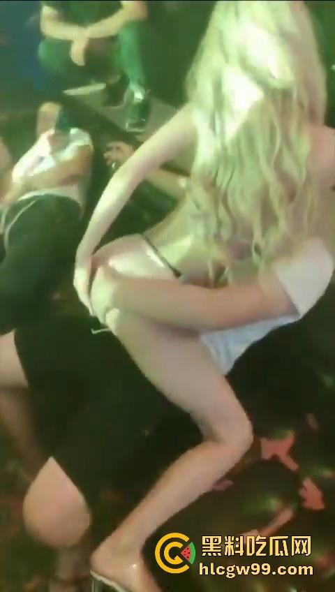 玩归玩闹归闹夜店里面别拍照!大城市夜店精彩瞬间流出,都是极品身材的骚货,还是你们会玩!-9