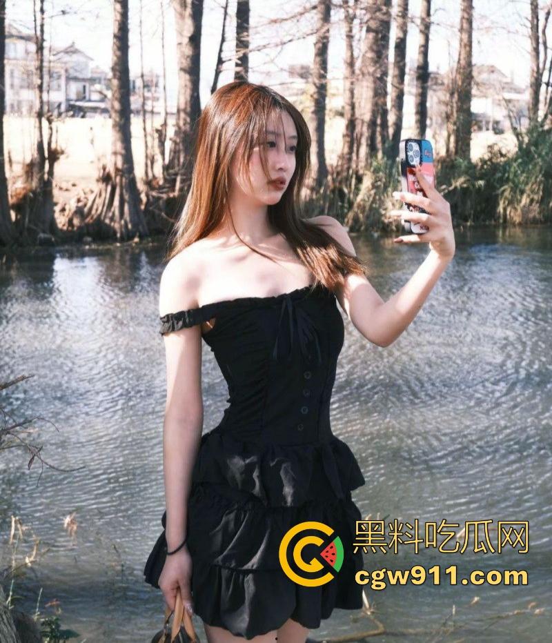 英国留学生【张慧敏】约炮视频曝光,黑丝美腿极品身材,按头口交无套后入猛操,反差魅力炸裂!-3