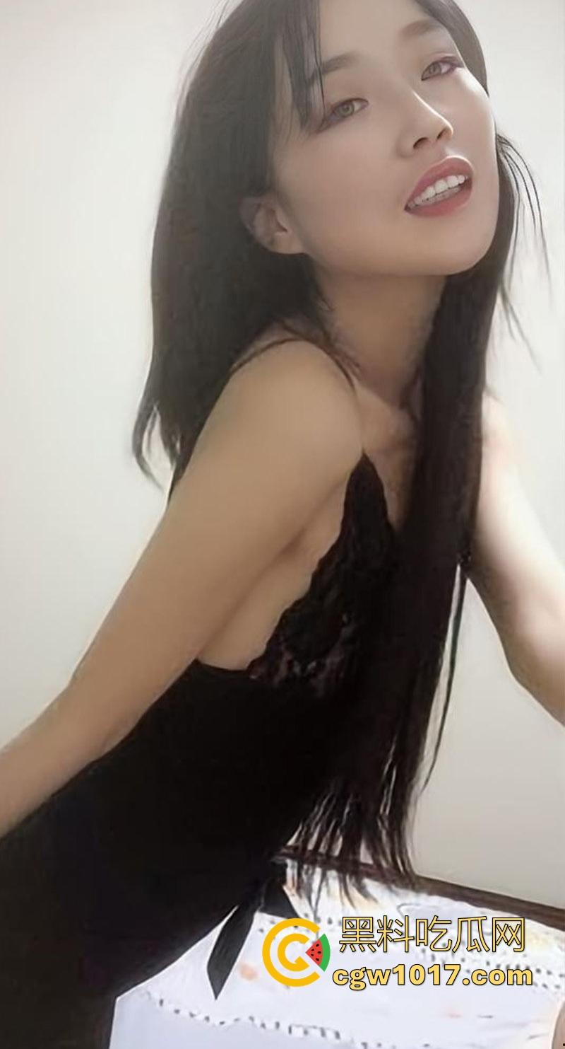 湖南炫舞工作室爵士舞蹈老师【魏晓枫】舞蹈生大长腿,柔韧度直接拉满,露脸深喉挑逗,诱人小穴等你来操!-1