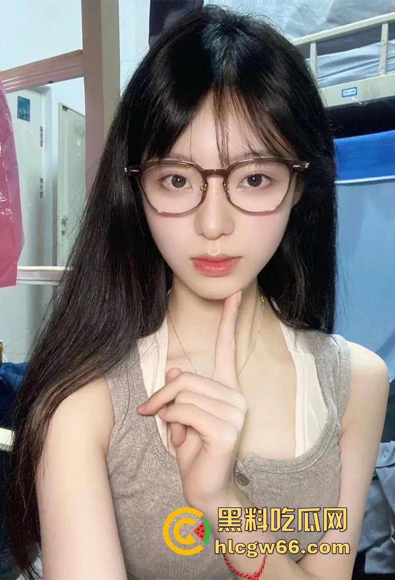 承德大二校花【焦洋洋】一边给男友戴绿帽,一边被炮友操到满脸浓精,露脸视频直接干废滤镜!-3