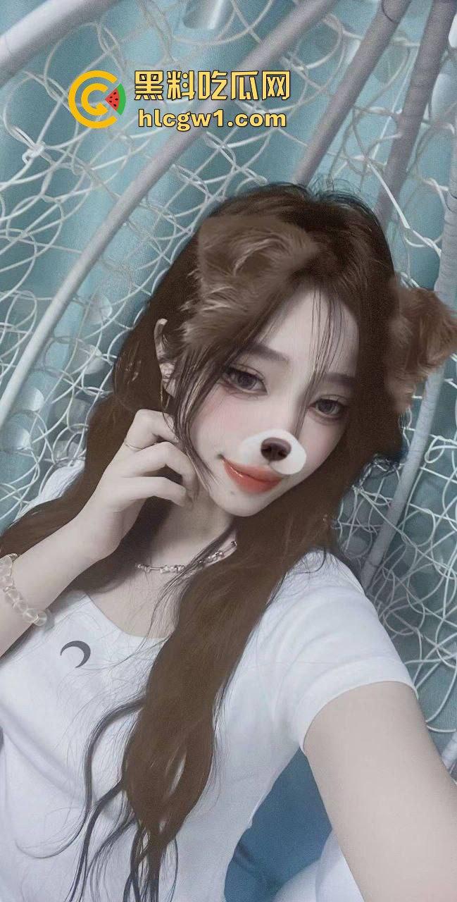 济南艺术学院大三御姐【蒋思】到处撩骚 发骚穴照给别人挂校园墙上还不知悔改!-1