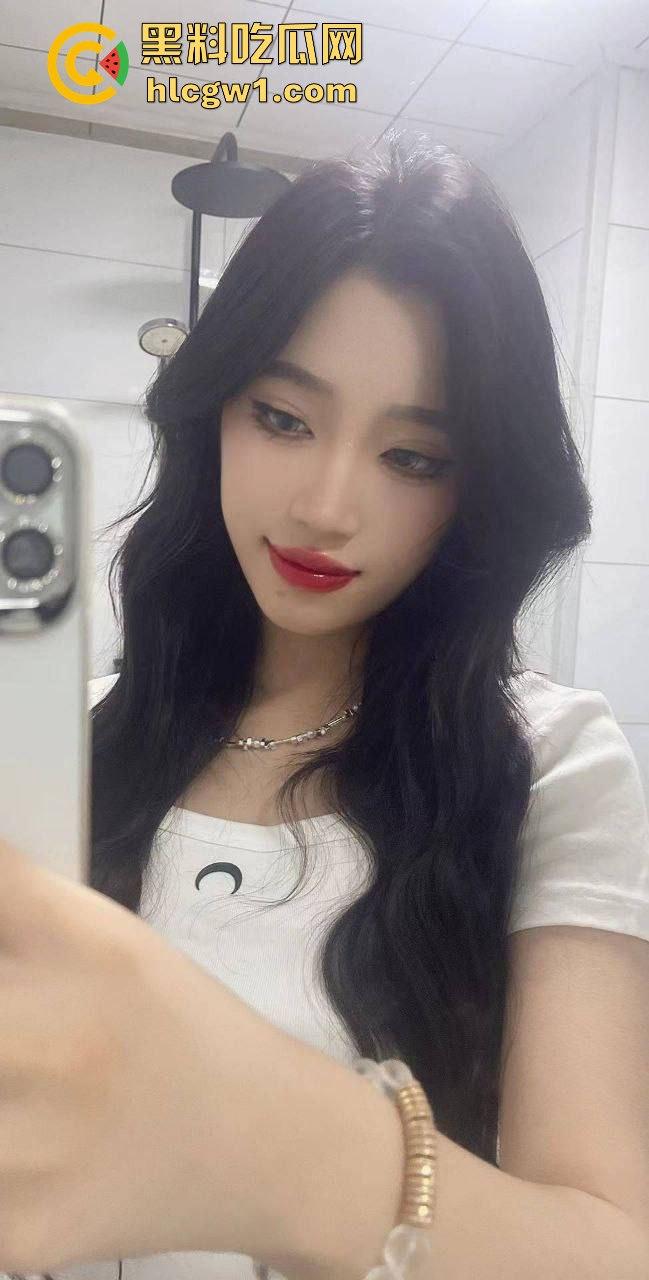 济南艺术学院大三御姐【蒋思】到处撩骚 发骚穴照给别人挂校园墙上还不知悔改!-2