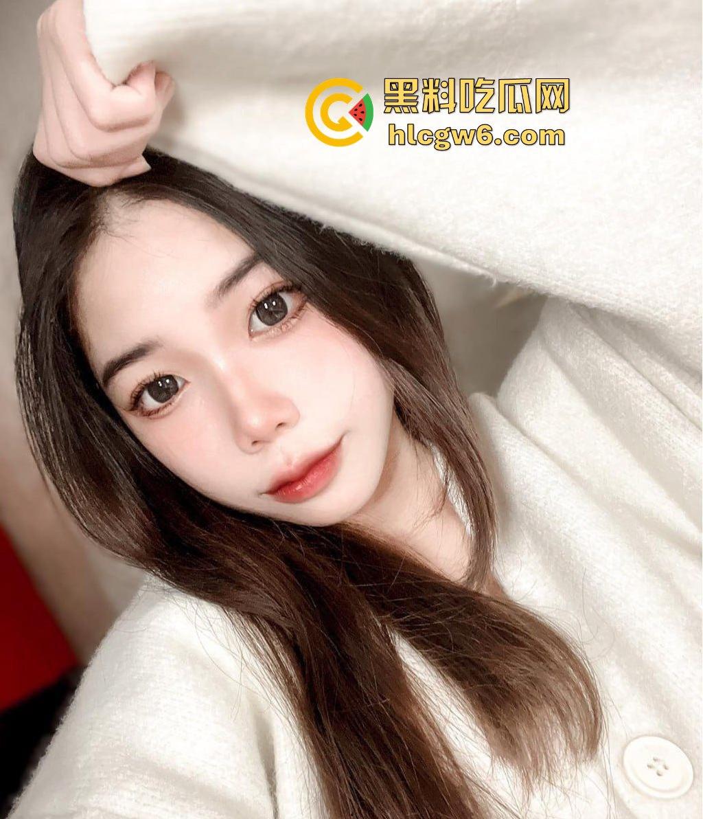 清纯反差母狗【程瑶遥】调教过程曝光！！把脚放在母狗的嘴巴里让其舔干净 满足她。-1