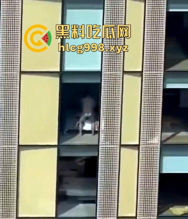 我嘞个骚刚!瓜友投稿酒店偷拍,激情后入到一半才发现是俩男的在搞!-8