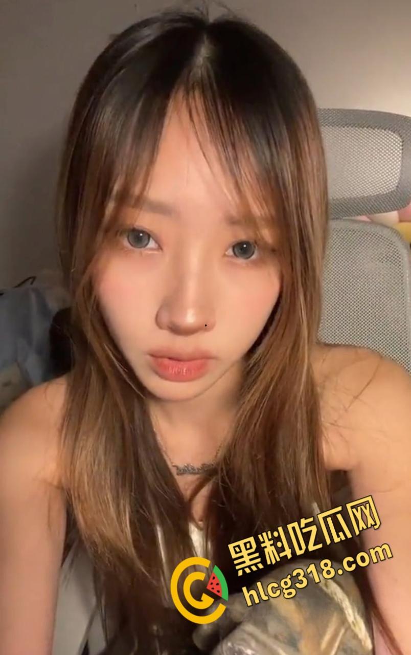 湖南农业大学【曾钰】,清纯女大学生下海沦为玩物,白虎粉穴后入狂操,简直就是完美炮架!-1