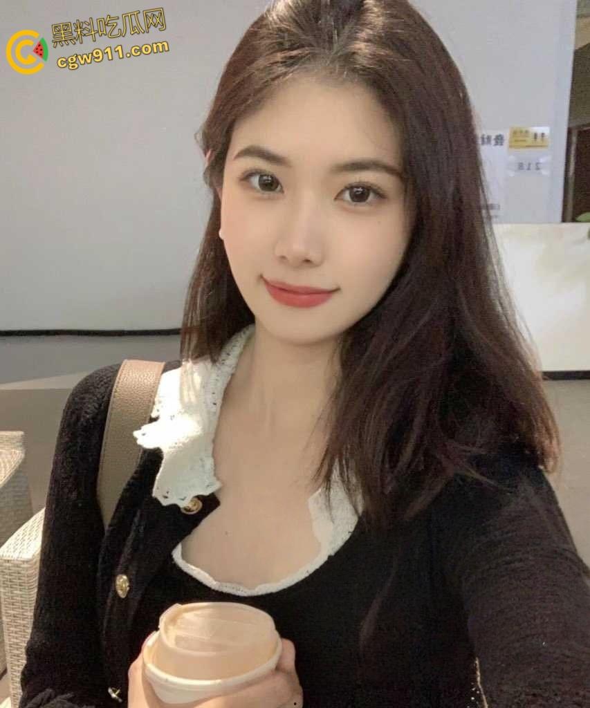 四川建设银行贷款经理【陆新菁】,极品御姐肉丝美腿,被银行大客户包养,被操的淫语不断,丝袜美臀全是精液!-1