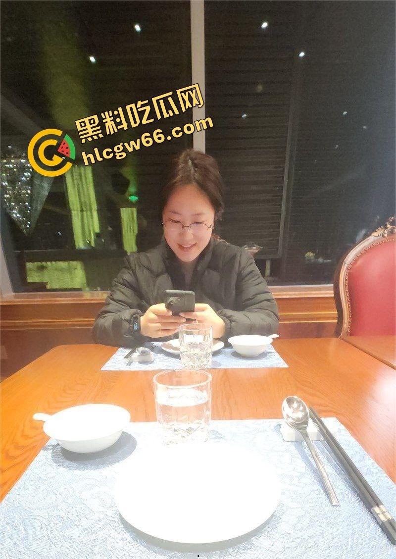 西南交通大学骚母狗【吴欣遥】工科女研一 白嫩巨乳学生妹 真是学历越高玩的越花!-10