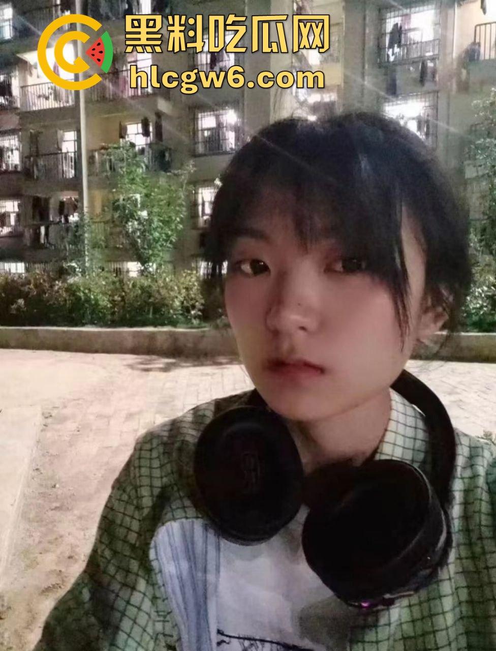 贵州财经商务英语大一【常雪】私密视频意外流出 渣男操到逼肿还曝光视频,这种狗男人活该被骂!-1