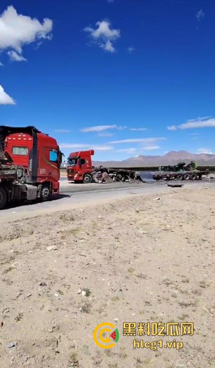 让人揪心!宁夏到西藏安多山高速公路发生惨烈事故 挂车相撞现场一片狼藉-4