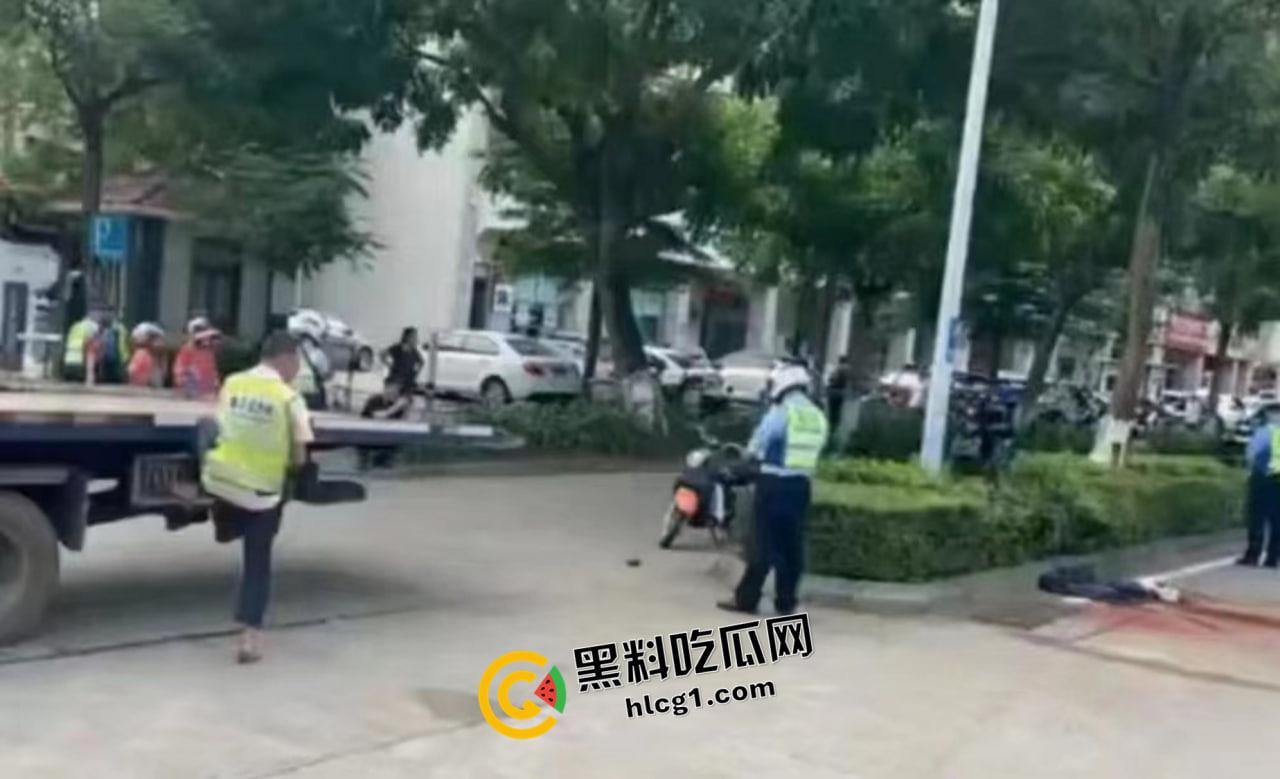 小米SU7首场惨案！一死三伤 疑似刹车失控  难道要变成中国版特斯拉 现场视频流出-5