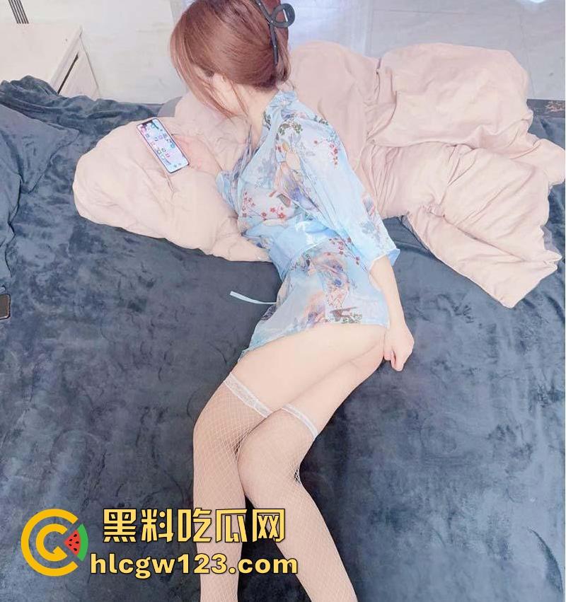 海角乱伦大神【姐弟一世情】骚姐饥渴难耐想要狠狠插⼊ 主动⾜交多姿势配合打桩骚叫不停!-5