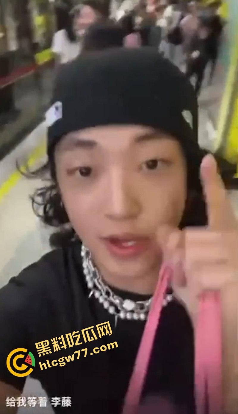 精神小伙【陈俣欹】朋友圈破防,狂喊我要操死你,抖音直播要啪啪李藤,现场录屏火爆全网!-8