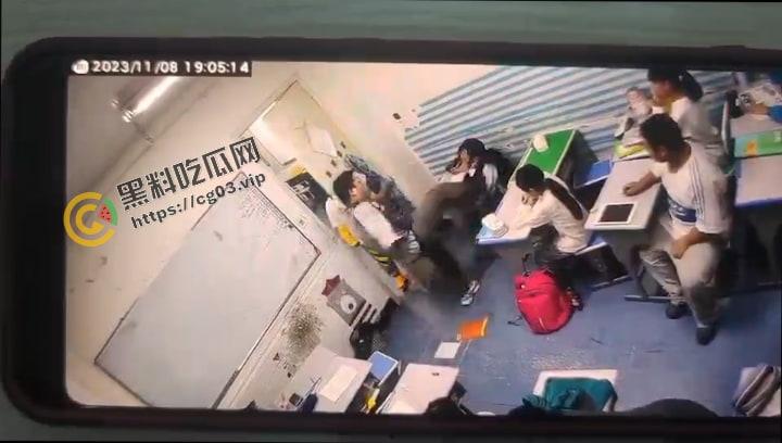 萧山 培优教育 培训机构老师暴打学生时间 监控摄像头拍下完整过程-5