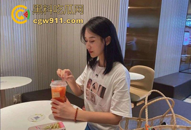 安徽大学骚货辅导员，被前男友网盘爆出火辣床戏，露脸深喉展示高超口技，热精喷射如炮弹射满小腹！-1