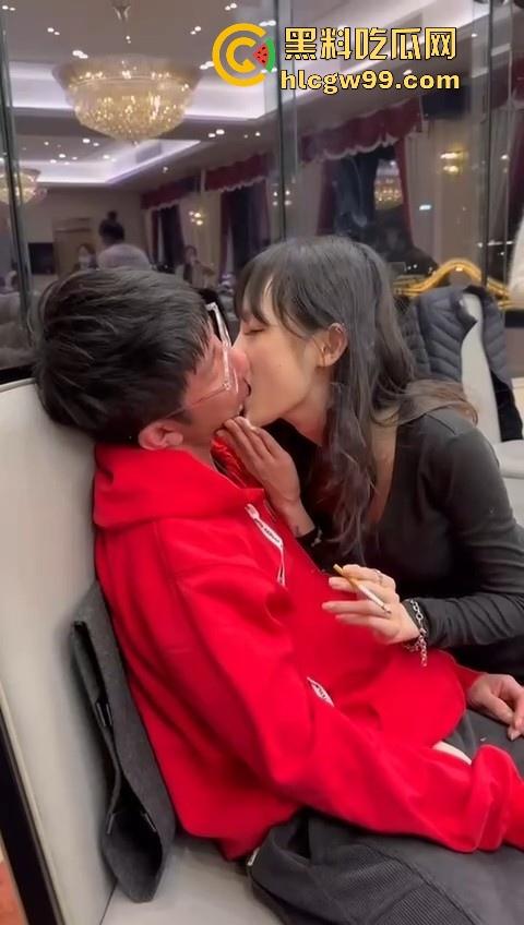 小编推荐!特斯拉车友会变淫趴,女车友们千里送逼,饭桌上就已耐不住主动互舔,海量不雅私拍流出,很有看点。-2