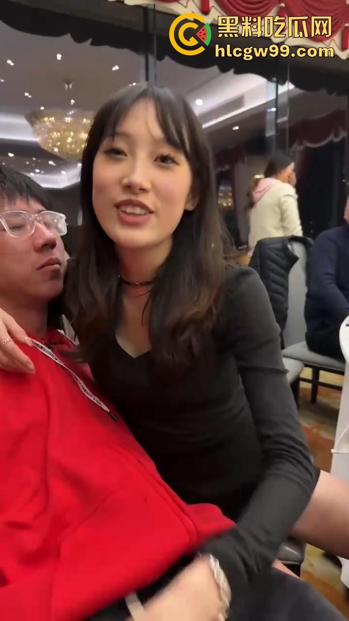 小编推荐!特斯拉车友会变淫趴,女车友们千里送逼,饭桌上就已耐不住主动互舔,海量不雅私拍流出,很有看点。-6