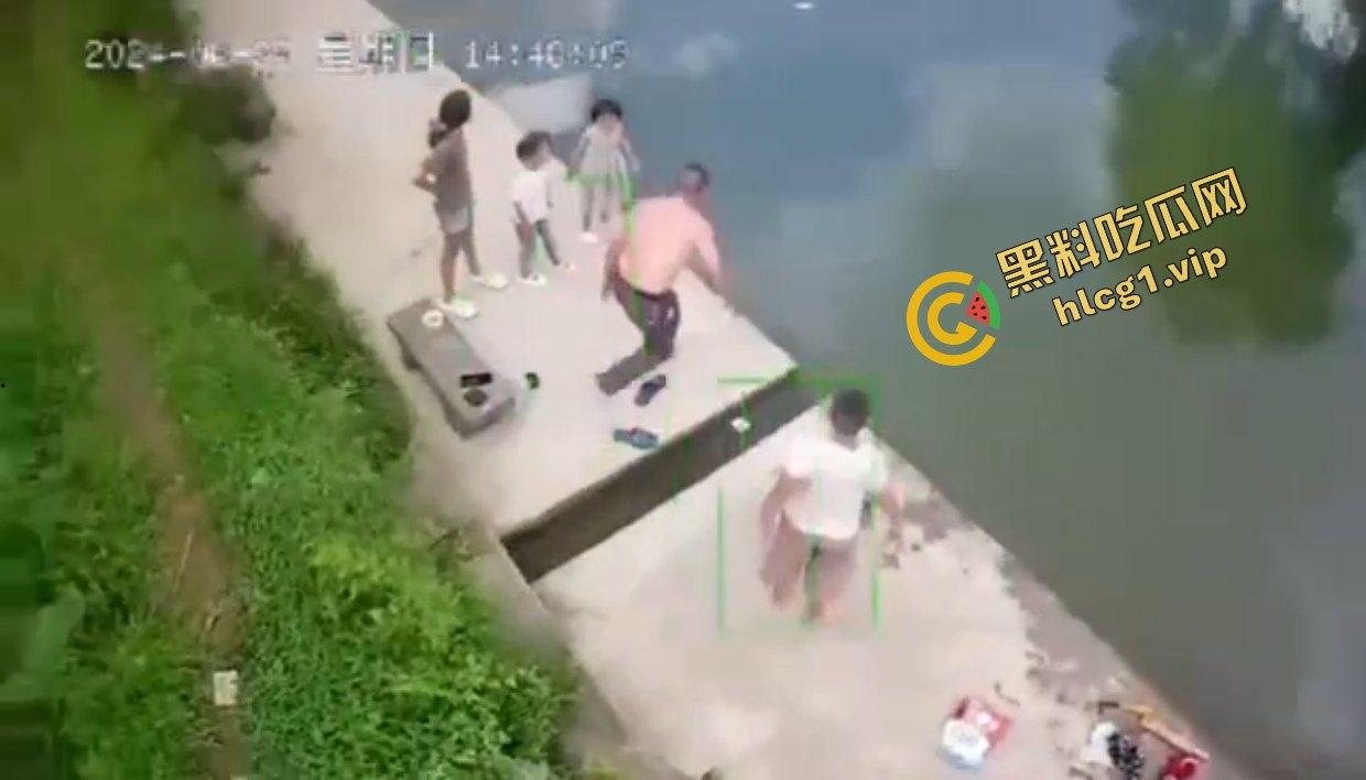 浙江儿童小女孩 与2个伙伴河边玩耍 不慎落水！4分钟后救起！-8