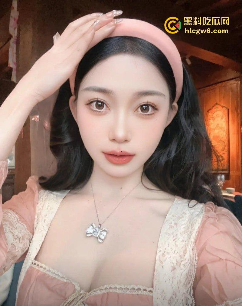 昆明抖音博主【femmefatale】线下私密视频曝光 极品身材颜值惊艳 榜一大哥疯狂后入干得白浆四溅!-3