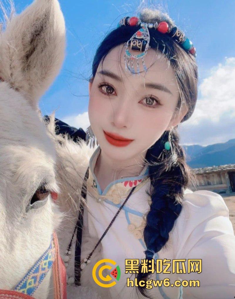 昆明抖音博主【femmefatale】线下私密视频曝光 极品身材颜值惊艳 榜一大哥疯狂后入干得白浆四溅!-5