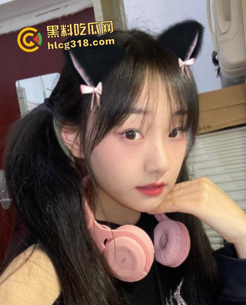 齐鲁医药学院大三张佳薇反差骚鸡!乖女床上被男友扣逼猛操,大鸡巴塞满爽翻!-2