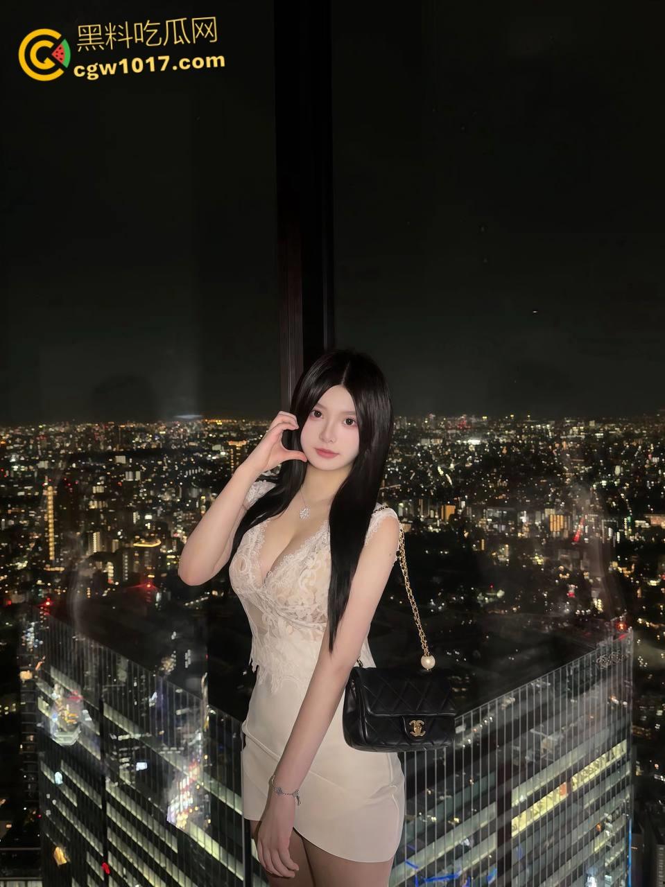 巨乳女儿终于放假了,穿着性感吊带求擦,摸两下就淫水泛滥,蹭蹭不进去还发脾气,被女儿疯狂骑乘缴械内射 !-3