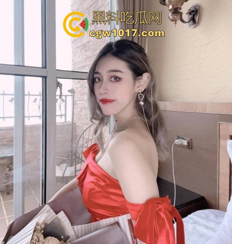 公司聚会后悄悄带高颜值大奶同事去约炮,无套爆操肥嫩白虎,丰满巨乳在激烈撞击下摇晃不断,这身材真是极品!-3